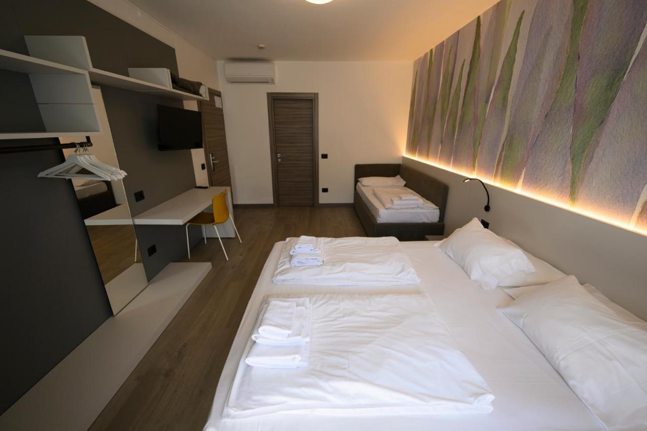Park Hotel Eden Torbole Sul Garda Exteriör bild