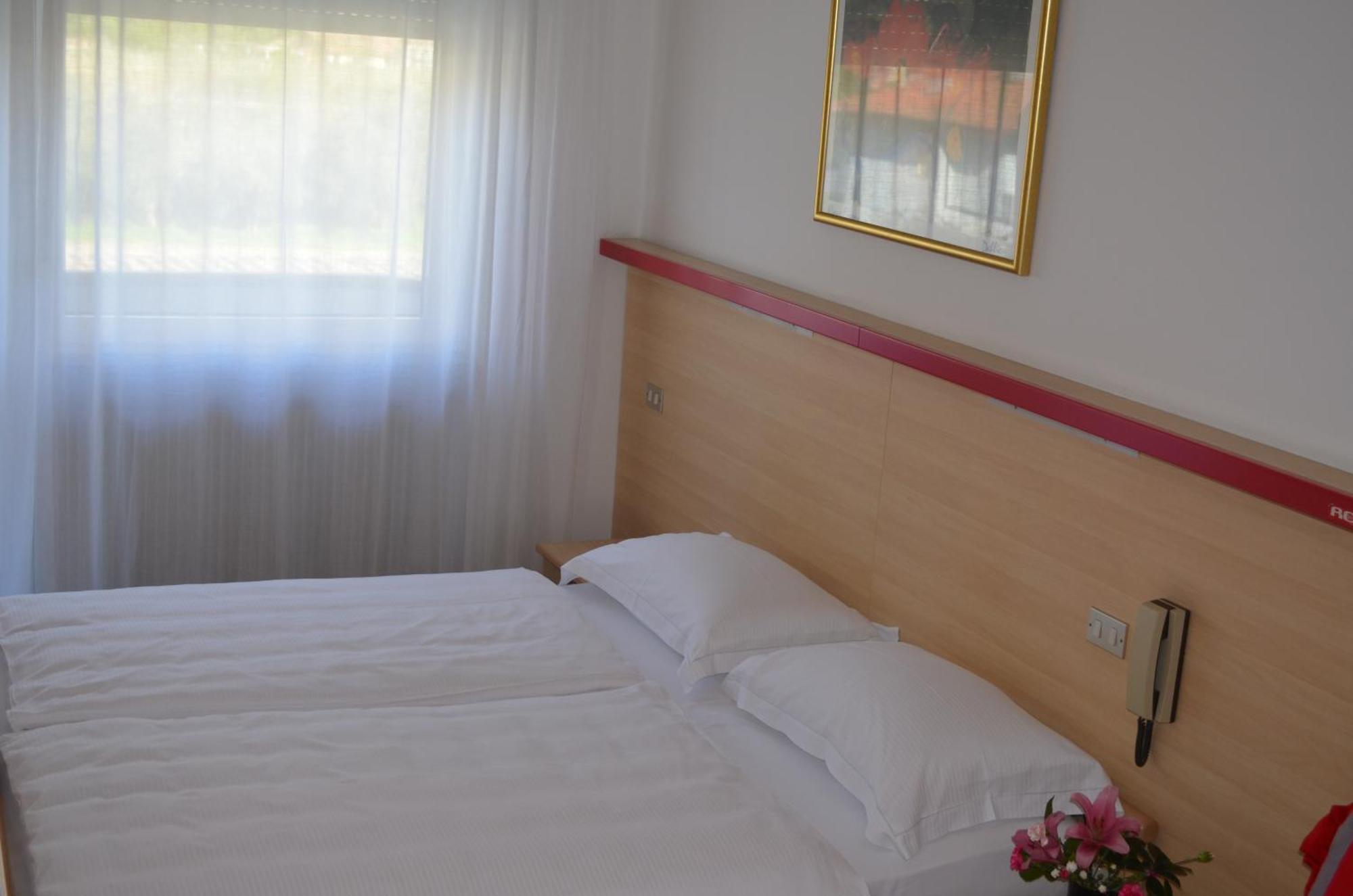 Park Hotel Eden Torbole Sul Garda Rum bild