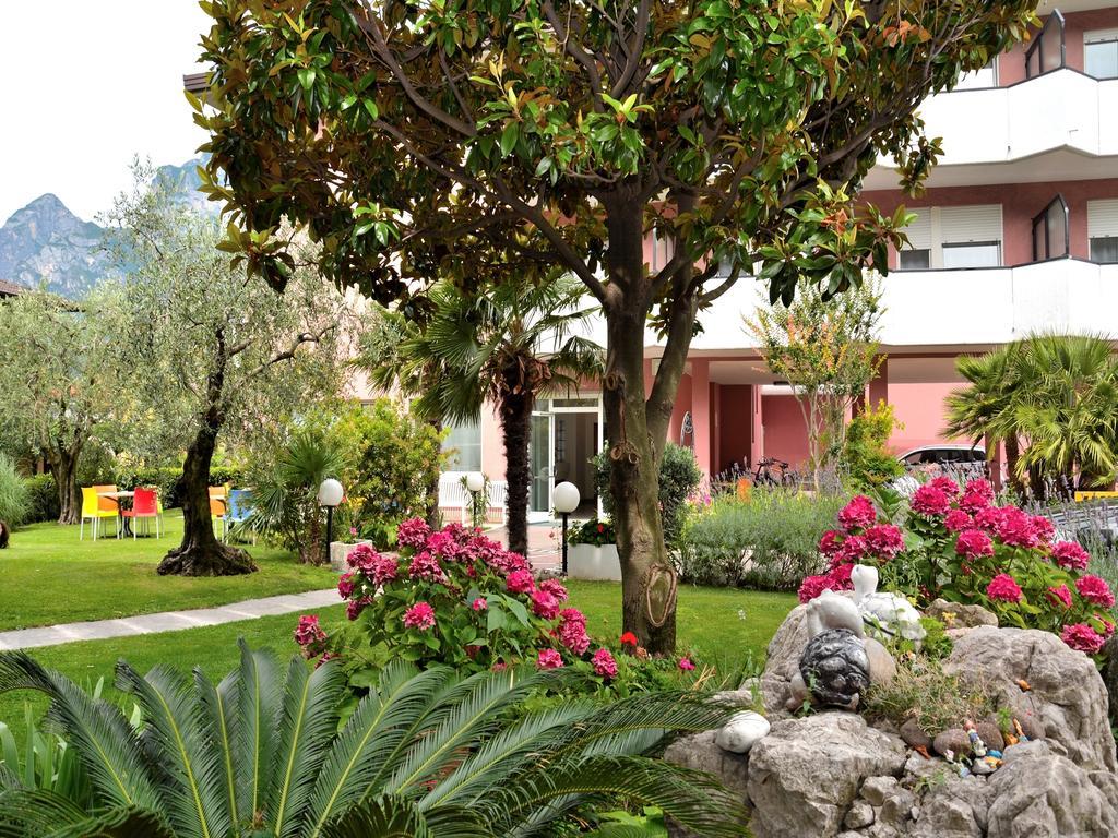 Park Hotel Eden Torbole Sul Garda Exteriör bild
