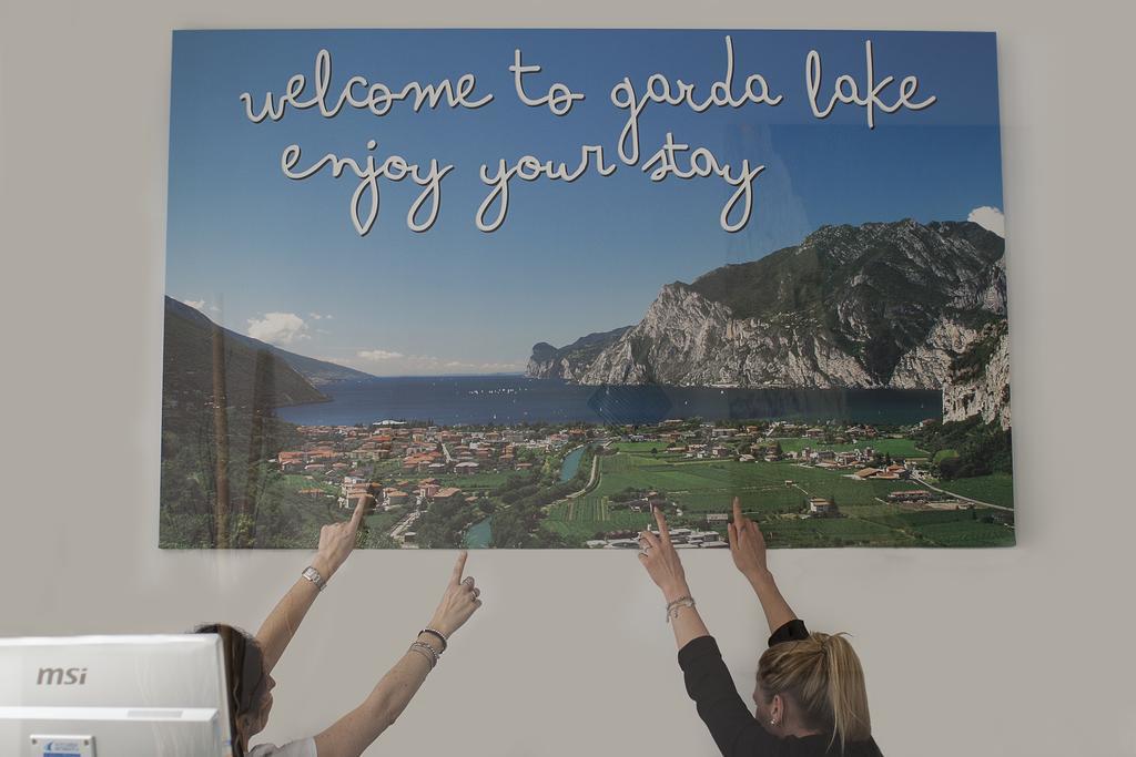 Park Hotel Eden Torbole Sul Garda Exteriör bild