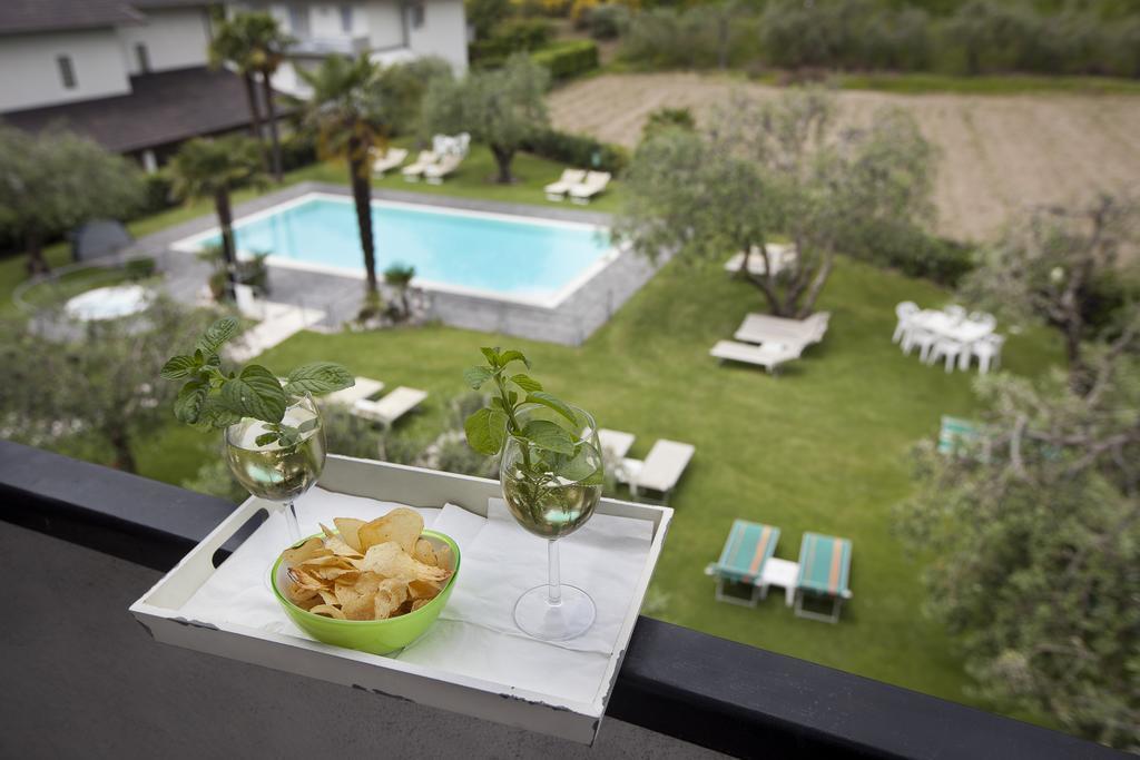 Park Hotel Eden Torbole Sul Garda Exteriör bild