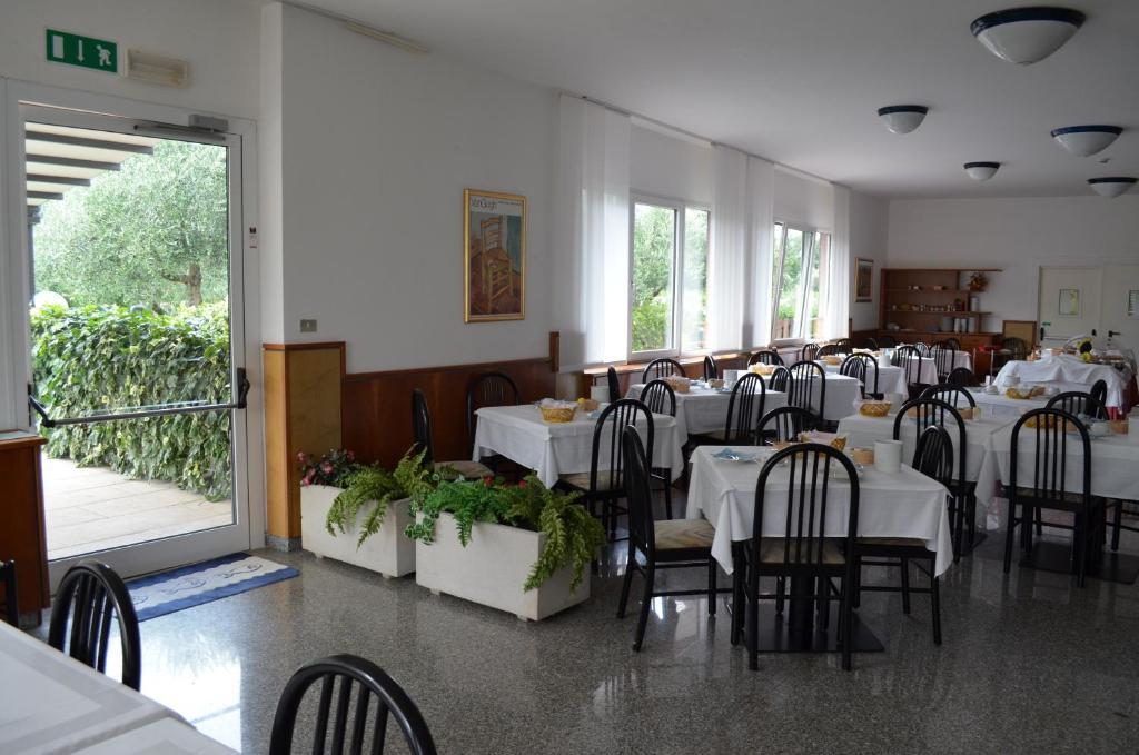 Park Hotel Eden Torbole Sul Garda Exteriör bild