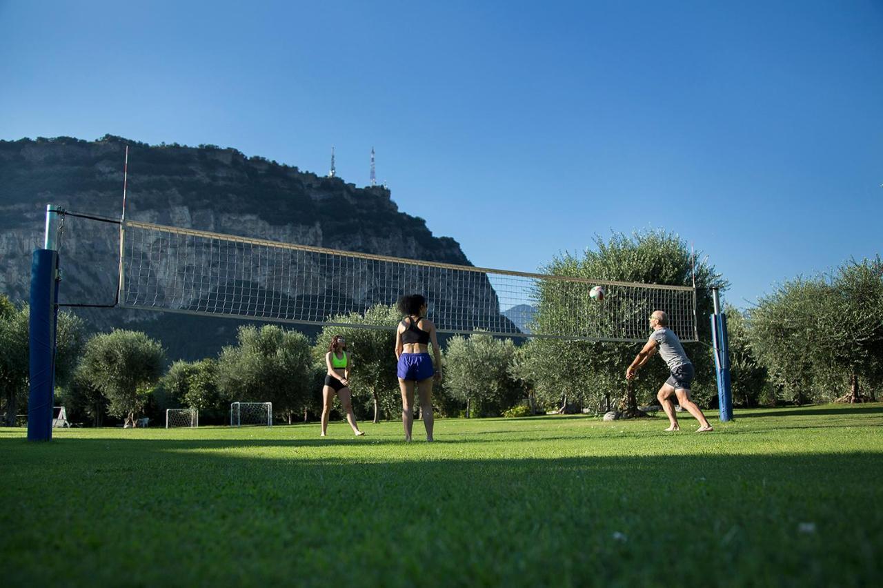 Park Hotel Eden Torbole Sul Garda Exteriör bild