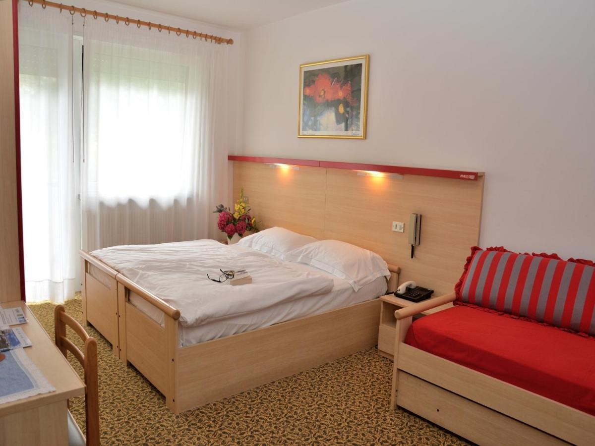 Park Hotel Eden Torbole Sul Garda Rum bild